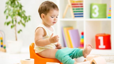 Rèn thói quen đi vệ sinh cho trẻ tự kỷ