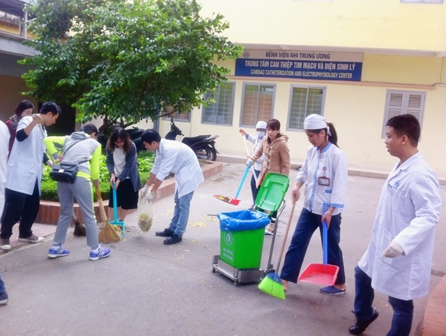 Bệnh viện Nhi Trung ương hưởng ứng Lễ phát động phong trào ra quân giữ gìn vệ sinh môi trường