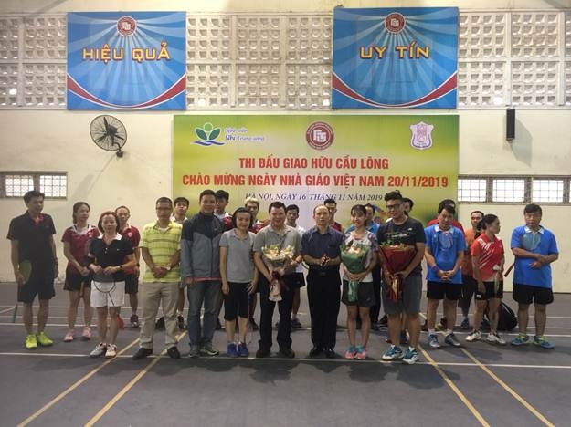 Giao hữu thể thao chào mừng ngày Nhà giáo Việt Nam