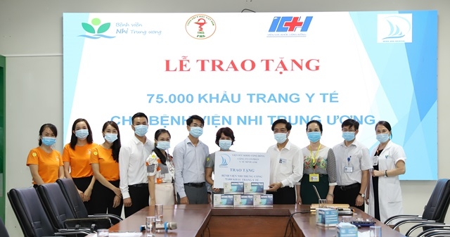 75.000 khẩu trang y tế được trao tặng Bệnh viện Nhi Trung ương
