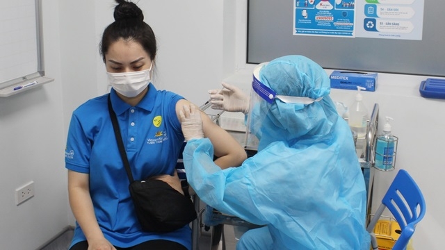 Bệnh viện Nhi Trung ương tiêm chủng an toàn vắc xin phòng COVID-19 cho gần 3000 người