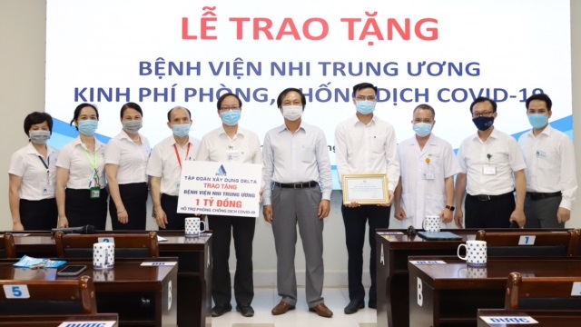 Công ty TNHH Tập đoàn xây dựng Delta trao tặng 1 tỷ đồng hỗ trợ Bệnh viện Nhi Trung ương phòng, chống dịch COVID-19