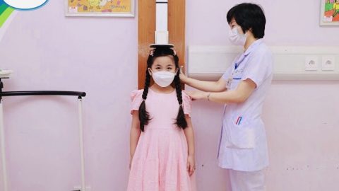 Chậm tăng trưởng và thiếu hụt hormon tăng trưởng ở trẻ em
