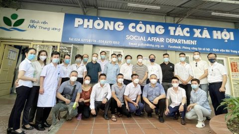 Lễ xuất quân của đội ngũ “chiến sĩ áo trắng” Bệnh viện Nhi Trung ương vào TP. Hồ Chí Minh chống dịch