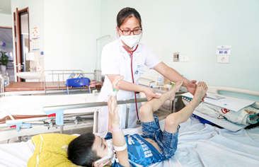 Bé trai mắc Hemophilia, bệnh thường di truyền cho con trai