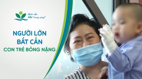 [VIDEO] Người lớn bất cẩn, con trẻ bỏng nặng