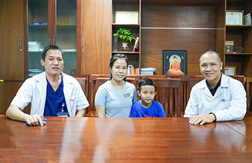 “Hồi sinh” trái tim mắc bệnh lý phức tạp, cứu sống bé trai 8 tuổi người Lào