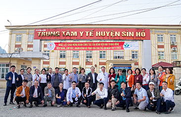 Vượt 300km, bác sĩ Bệnh viện Nhi Trung ương khám bệnh, phát thuốc miễn phí cho hơn 700 trẻ tại huyện Sìn Hồ, Lai Châu