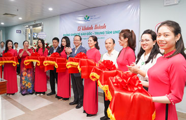 Khai trương Đơn vị Hoá trị tích cực và Điều trị kỹ thuật cao với 02 phòng ghép Tế bào gốc đạt tiêu chuẩn quốc tế