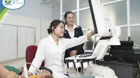[Tin Ảnh] Bệnh viện Nhi Trung ương khám chữa bệnh, tặng quà và cấp phát thuốc miễn phí cho 882 em nhỏ tại huyện Mộc châu, Sơn La