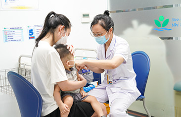 Hưởng ứng tuần lễ Tiêm chủng Thế giới 2023: Một số bệnh truyền nhiễm trẻ thường gặp vào mùa Xuân – Hè có thể phòng ngừa bằng vắc xin