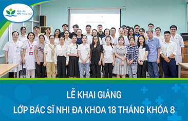 Hân hoan chào đón các học viên lớp “Bác sĩ Nhi đa khoa 18 tháng” khóa 8 trong buổi Lễ Khai giảng