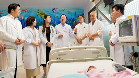 Trẻ sơ sinh mắc bệnh tim phức tạp được Bệnh viện Nhi Trung ương và Bệnh viện Phụ Sản Hà Nội phối hợp cứu sống ngay tại phòng sinh