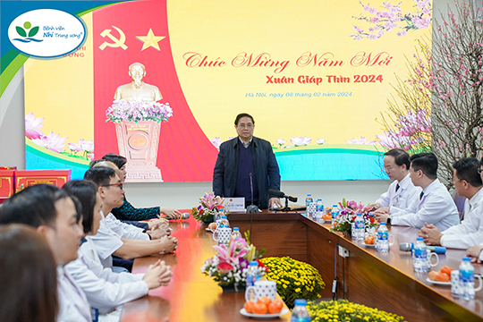 Thủ tướng Chính phủ Phạm Minh Chính tới thăm, chúc Tết bệnh nhi và nhân viên y tế tại Bệnh viện Nhi Trung ương