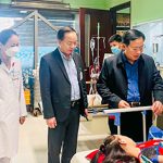 [Tin ảnh] Thứ trưởng Bộ Y tế Lê Đức Luận đến thăm và tặng quà Tết Nguyên đán cho các bệnh nhi tại Bệnh viện Nhi Trung ương