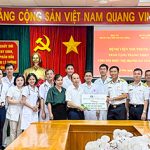 Bệnh viện Nhi Trung ương khám bệnh, cấp phát thuốc miễn phí và tặng quà tại Vùng 4 Hải quân, thành phố Cam Ranh, tỉnh Khánh Hòa