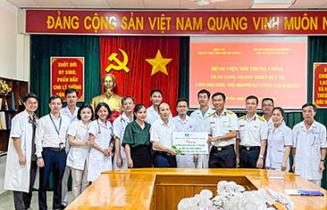 Bệnh viện Nhi Trung ương khám bệnh, cấp phát thuốc miễn phí và tặng quà tại Vùng 4 Hải quân, thành phố Cam Ranh, tỉnh Khánh Hòa