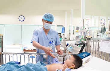Cập nhật tình hình điều trị của bé trai M.T.A bị tai nạn ở Nam Định: Hiện tại, trẻ hoàn toàn tỉnh táo, sức khỏe ổn định, 100% chi phí điều trị của trẻ được BHYT chi trả