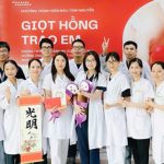 Các bác sĩ, điều dưỡng và tình nguyện viên chung tay hiến máu cứu bệnh nhi trong mùa hè khan hiếm máu