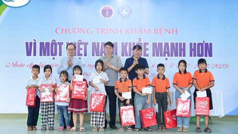 Bệnh viện Nhi Trung ương tham gia các hoạt động tri ân, đền ơn đáp nghĩa cùng đoàn công tác của Bộ Y tế nhân dịp kỷ niệm 78 năm Ngày Thương binh – Liệt sĩ