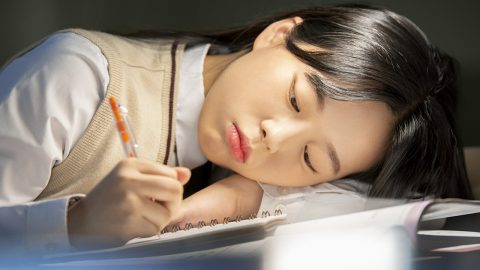 Đằng sau cánh cửa điểm thi: Cần một cái ôm và sự thấu hiểu
