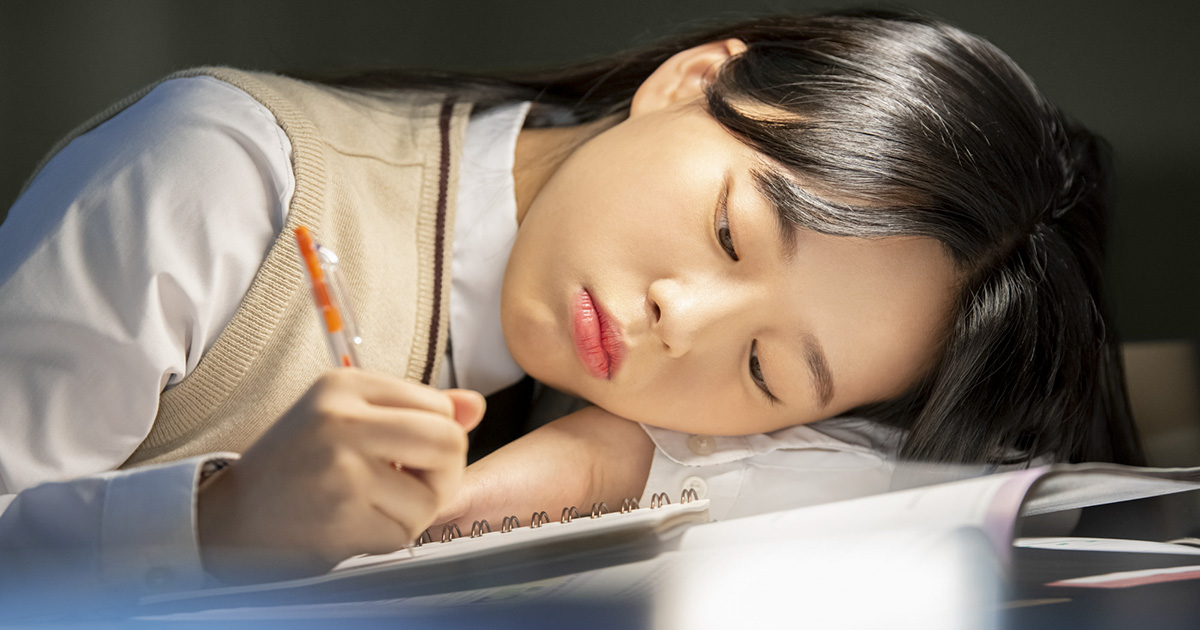 Đằng sau cánh cửa điểm thi: Cần một cái ôm và sự thấu hiểu