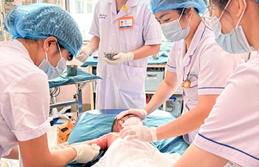 Ba trẻ bị bỏng nước sôi cùng lúc – Cảnh báo tai nạn thường gặp để lại hậu quả nghiêm trọng