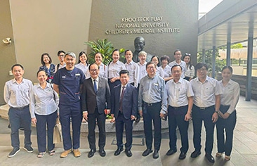 Bệnh viện Nhi Trung ương thăm và làm việc tại Bệnh viện Đại học Quốc gia Singapore (NUH)