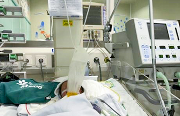 Nuôi dưỡng qua đường tiêu hóa cho trẻ sơ sinh bị thoát vị thành bụng tại khoa Điều trị tích cực