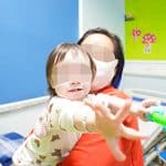 Bé gái 18 tháng tuổi, quốc tịch Úc, sau 14 tháng phụ thuộc vào ống thông dạ dày do chứng biếng ăn đã có thể tự ăn uống trở lại