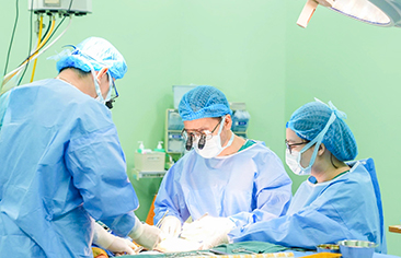 Hành trình hồi sinh bước chân: Bé gái tự đi lại được sau 6 năm cha mẹ cõng trên lưng nhờ kỹ thuật mới trong phẫu thuật chỉnh hình