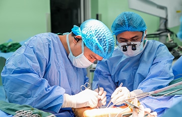 Can thiệp kịp thời cứu bàn tay hoại tử cho trẻ 8 tháng tuổi bị tai nạn máy tuốt lúa