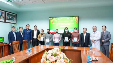 Giám đốc Bảo hiểm xã hội Việt Nam thăm và tặng quà bệnh nhi tại Bệnh viện Nhi Trung ương nhân dịp Tết Nguyên đán Bính Ngọ 2026