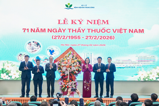 Bệnh viện Nhi Trung ương long trọng tổ chức kỷ niệm 71 năm Ngày Thầy thuốc Việt Nam và đón nhận nhiều bằng khen cao quý: Tự hào truyền thống – Vững bước tương lai