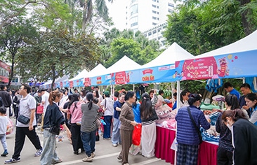 Phiên chợ Tết 0 đồng mang “Xuân trao yêu thương, Tết trao hy vọng” đến hàng nghìn em nhỏ tại Bệnh viện Nhi Trung ương