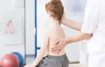 Hiệu quả của dexamethasone và dexmedetomidine tiêm quanh thần kinh đối với theo dõi thần kinh và giảm đau sau mổ chỉnh vẹo cột sống trẻ em: Thử nghiệm lâm sàng ngẫu nhiên có đối chứng