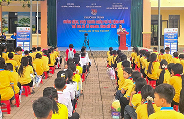 Phát huy tinh thần xung kích, tình nguyện: Tuổi trẻ Bệnh viện Nhi Trung ương chăm sóc sức khỏe, trao yêu thương đến với hơn 700 trẻ em vùng biên Hà Tĩnh