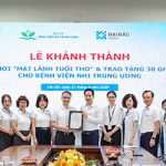 Khánh thành sân chơi “Mát lành tuổi thơ” và trao tặng 30 ghế đá cho Bệnh viện Nhi Trung ương cơ sở 2
