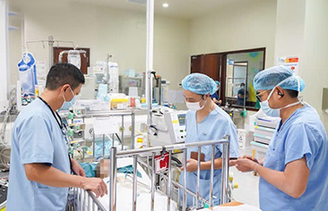 Không để trẻ ngồi phía trước xe máy, xe tay ga : Cảnh báo tiềm ẩn nguy cơ tai nạn nghiêm trọng