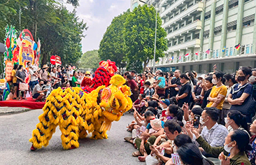 Một mùa Trung thu đặc biệt của những em nhỏ đang điều trị tại Bệnh viện Nhi Trung ương