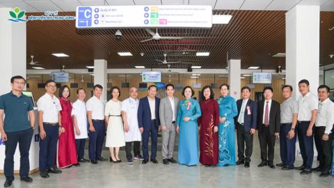 Phó Thủ tướng Phạm Thị Thanh Trà thăm động viên cán bộ, nhân viên và tặng quà bệnh nhi tại Bệnh viện Nhi Trung ương cơ sở 2